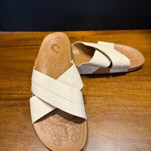 OluKai Kipe'a 'Olu Leather Slide Sandals Women's Neutral Quiet Luxury Sandal sz8